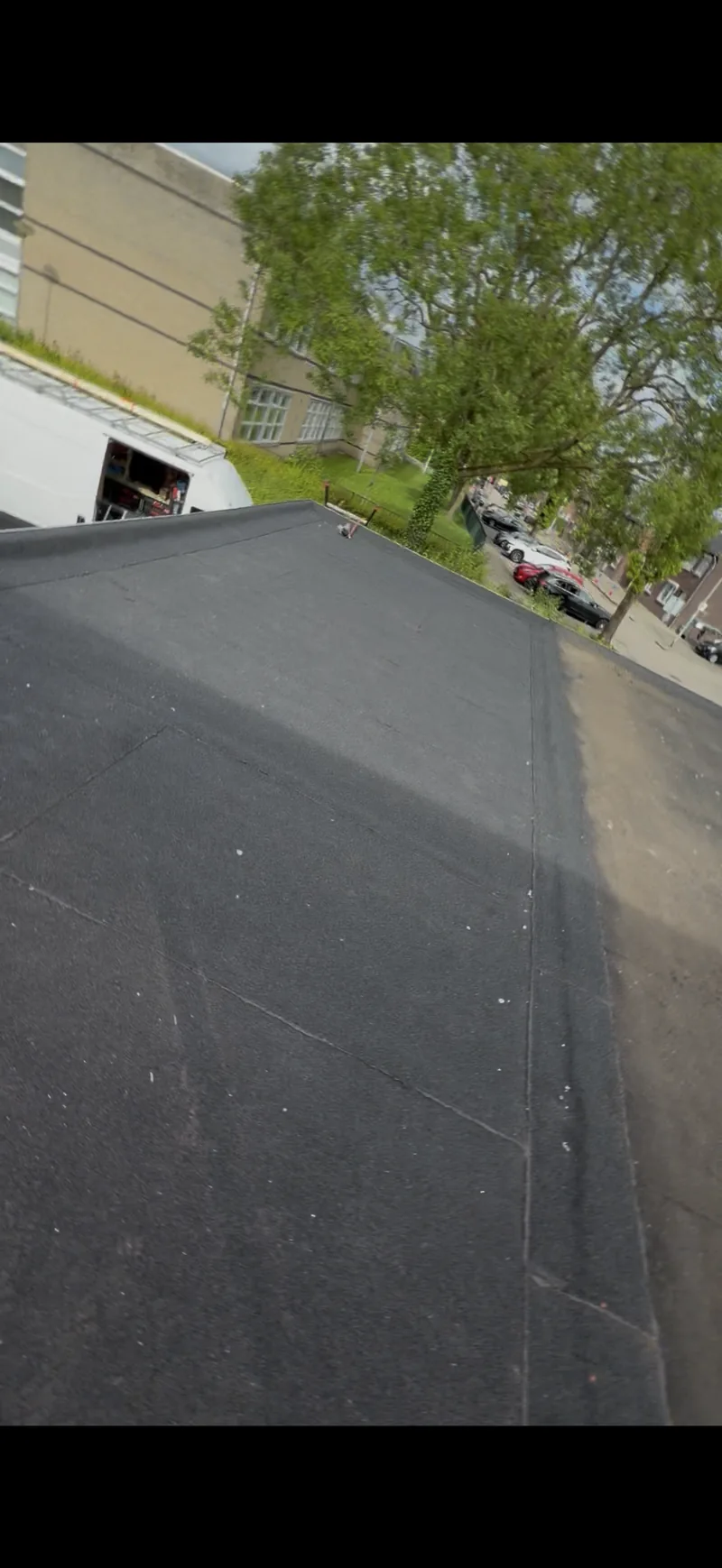 Bitumen dakbedekking op een plat dak